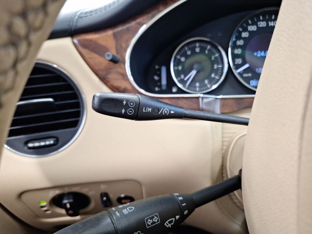 Mercedes-Benz CLS 2005 Punainen