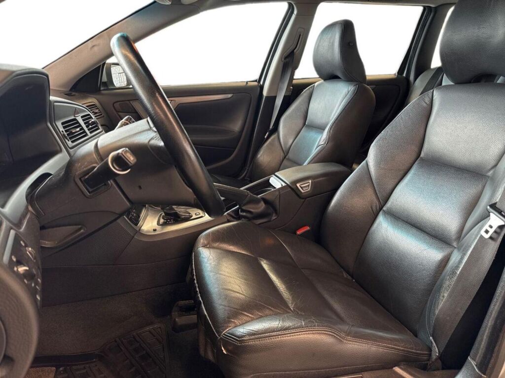 Volvo V70 2007 Harmaa