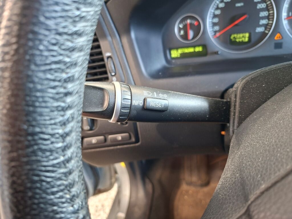 Volvo V70 2007 Harmaa