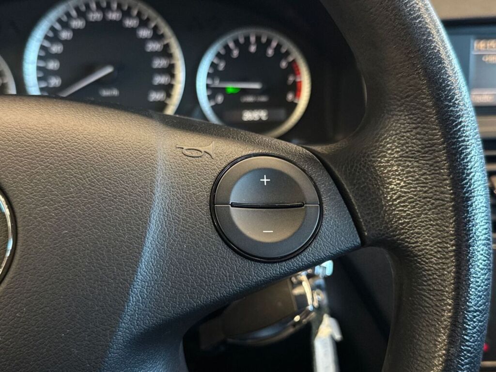 Mercedes-Benz C 2009 Ruskea (beige)