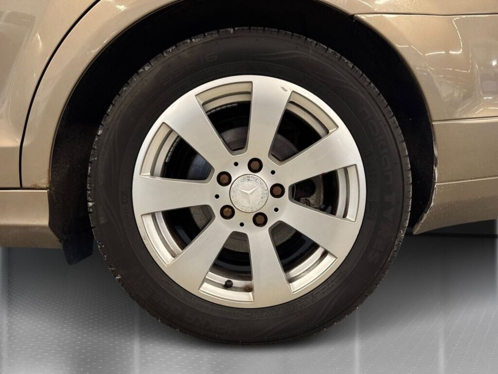 Mercedes-Benz C 2009 Ruskea (beige)