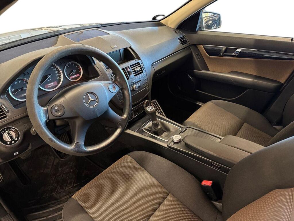 Mercedes-Benz C 2009 Ruskea (beige)