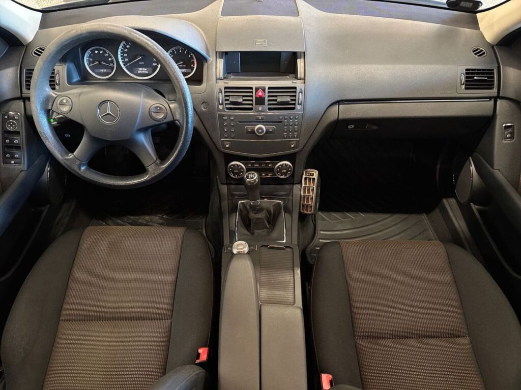 Mercedes-Benz C 2009 Ruskea (beige)