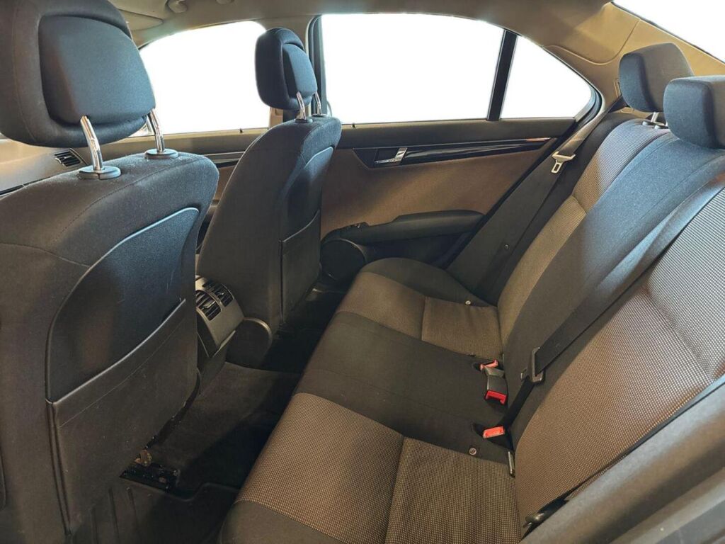 Mercedes-Benz C 2009 Ruskea (beige)