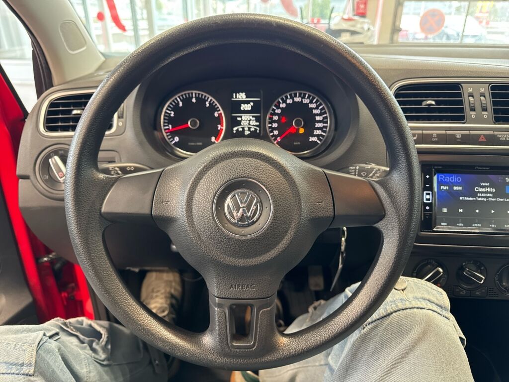 Volkswagen Polo 2009 Punainen