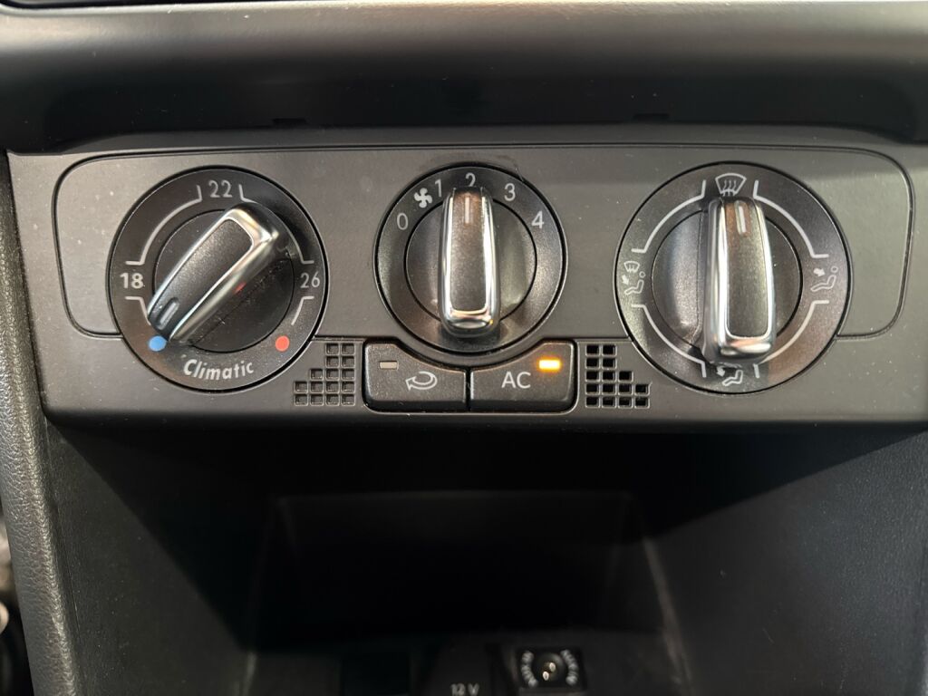 Volkswagen Polo 2009 Punainen