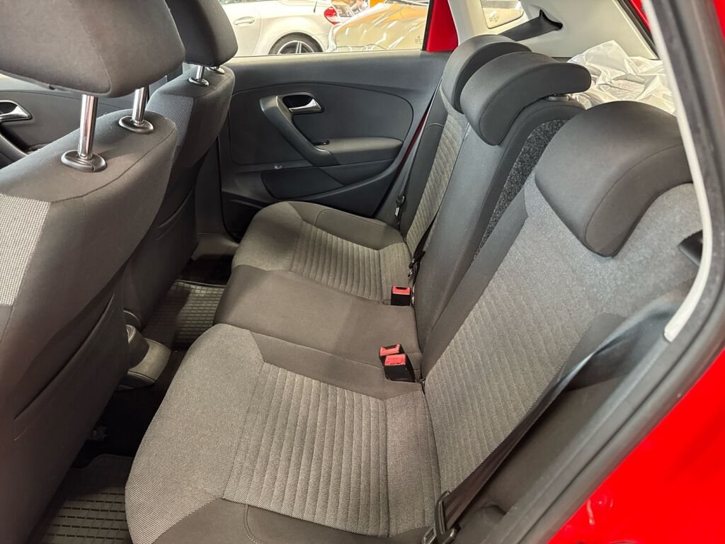 Volkswagen Polo 2009 Punainen