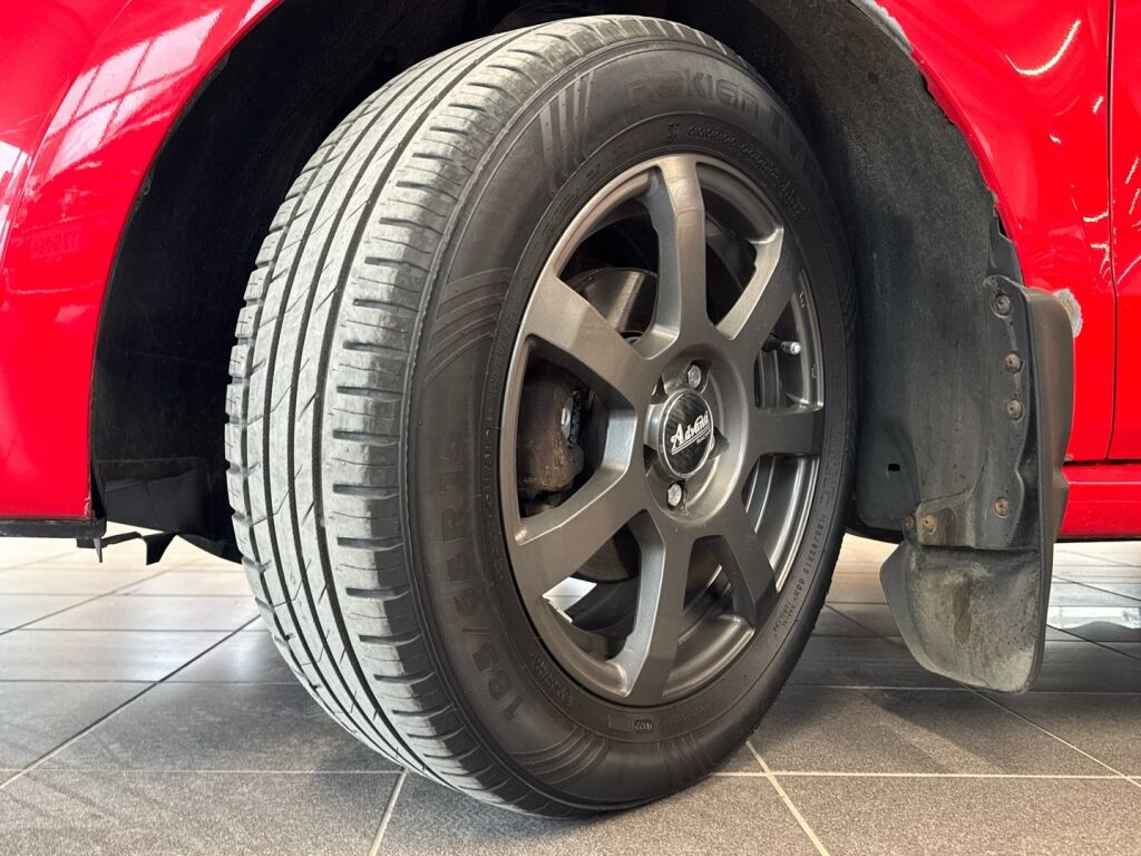 Volkswagen Polo 2009 Punainen