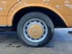 Mercedes-Benz 250 1979 Ruskea (beige)