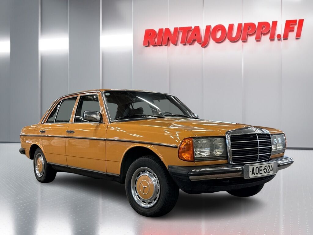 Mercedes-Benz 250 1979 Ruskea (beige)