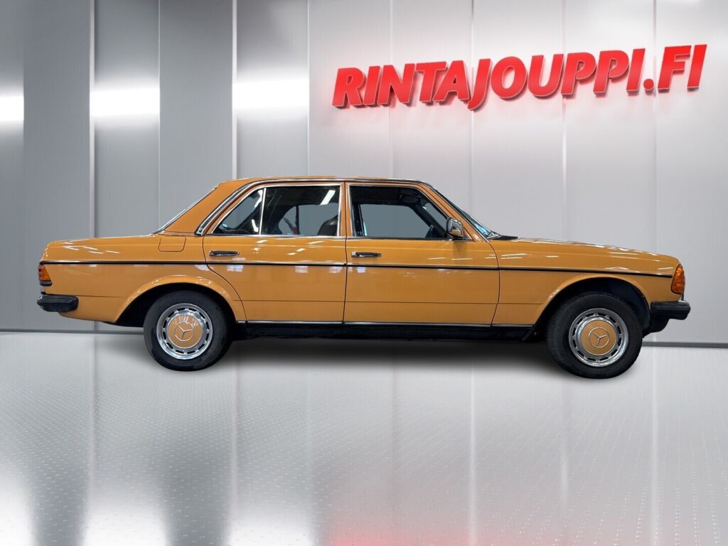 Mercedes-Benz 250 1979 Ruskea (beige)