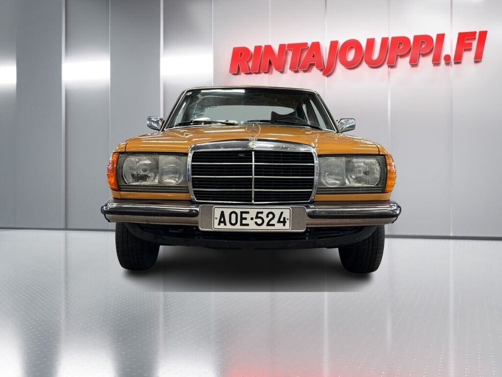 Mercedes-Benz 250 1979 Ruskea (beige)