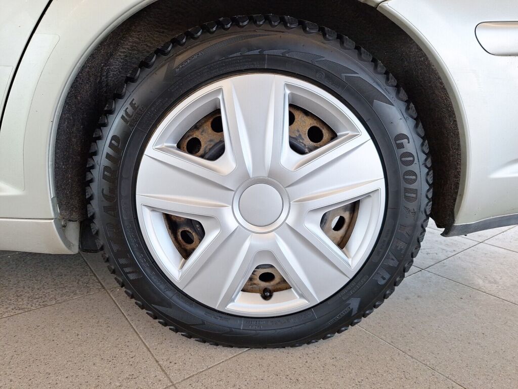 Toyota Avensis 2006 Hopea