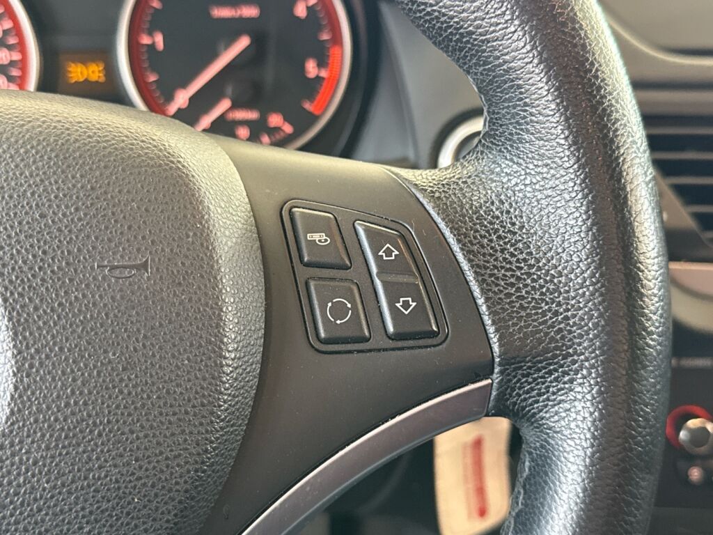 BMW X1 2009 Punainen