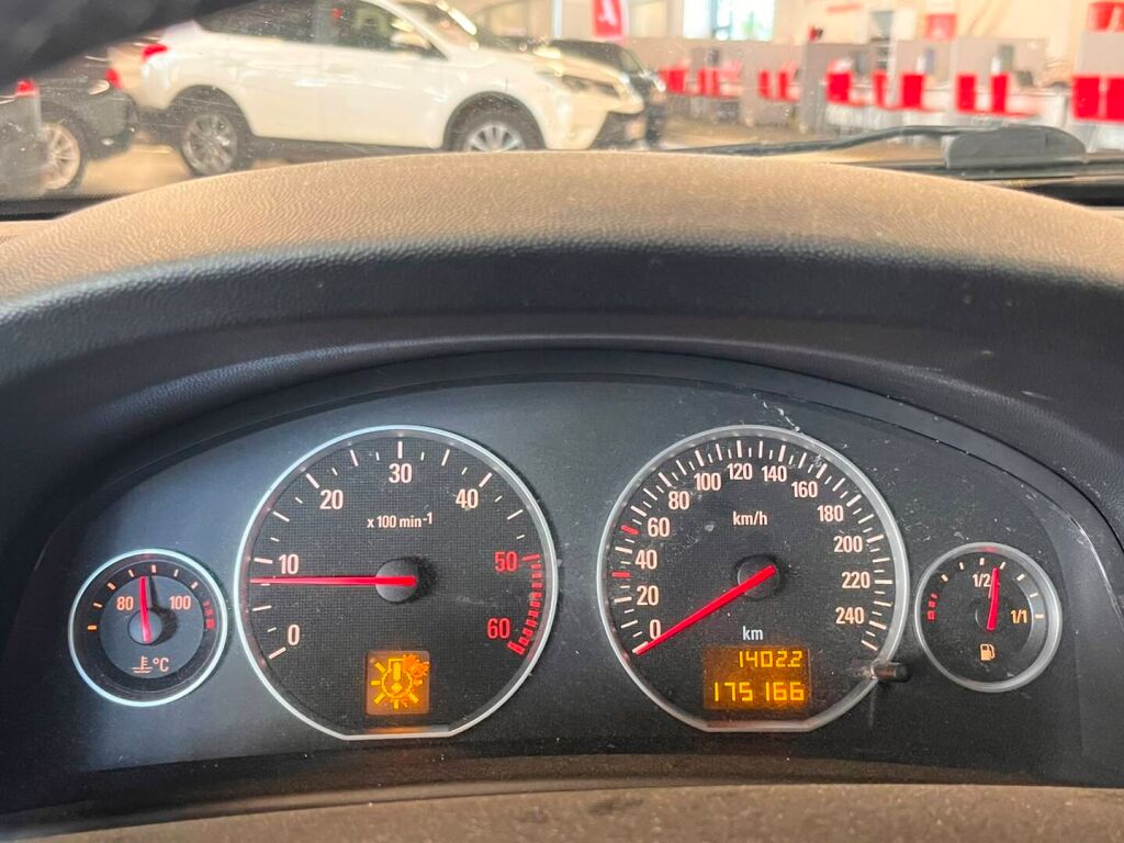 Opel Vectra 2004 Harmaa