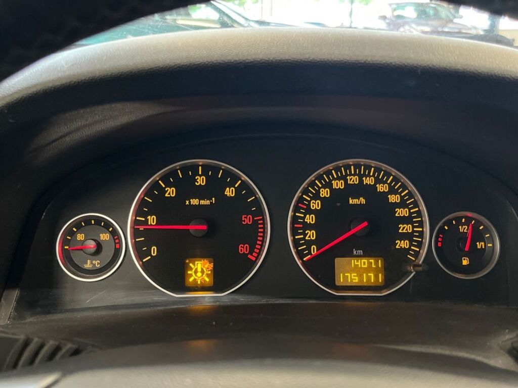 Opel Vectra 2004 Harmaa