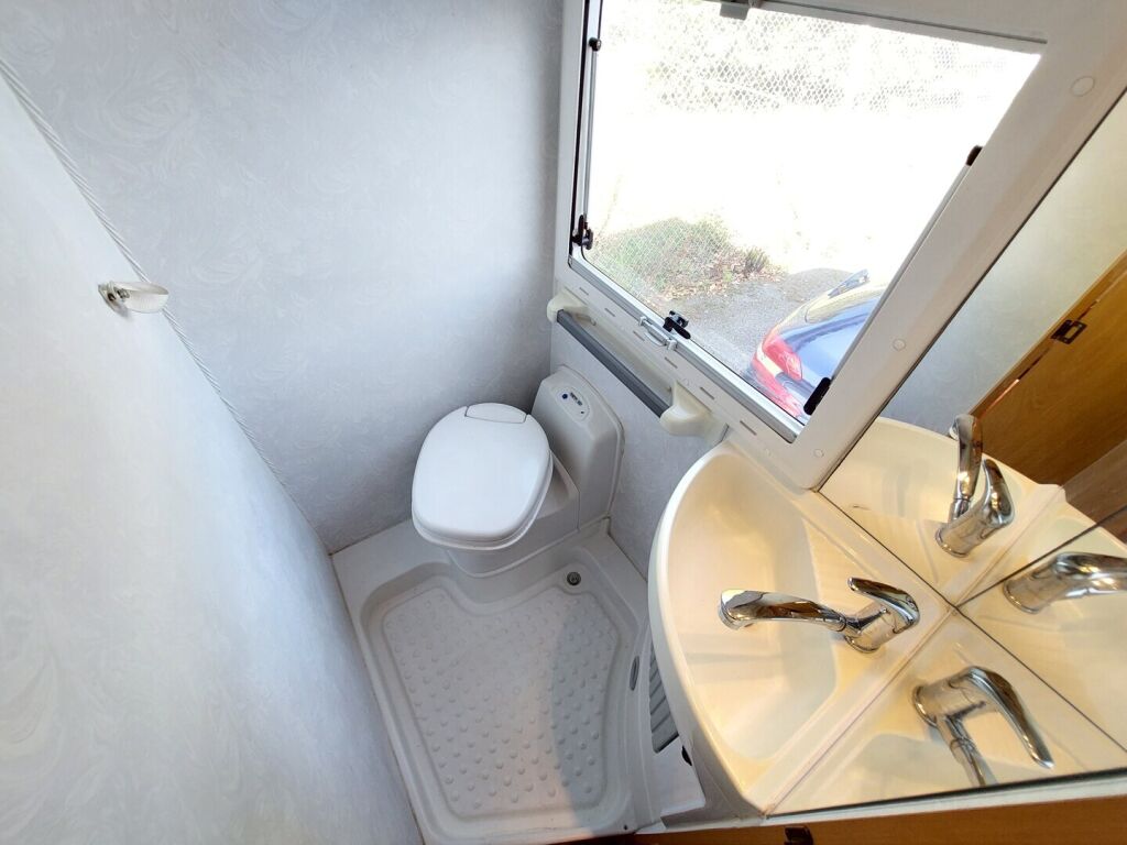 Challenger 100 2004 Valkoinen