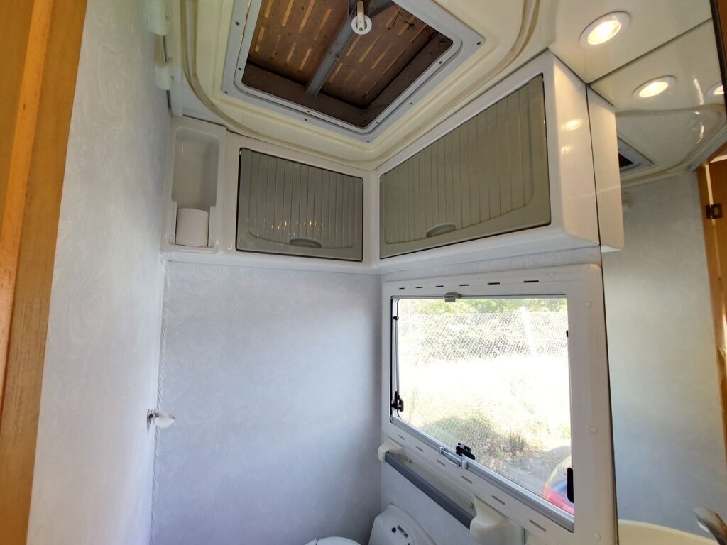 Challenger 100 2004 Valkoinen