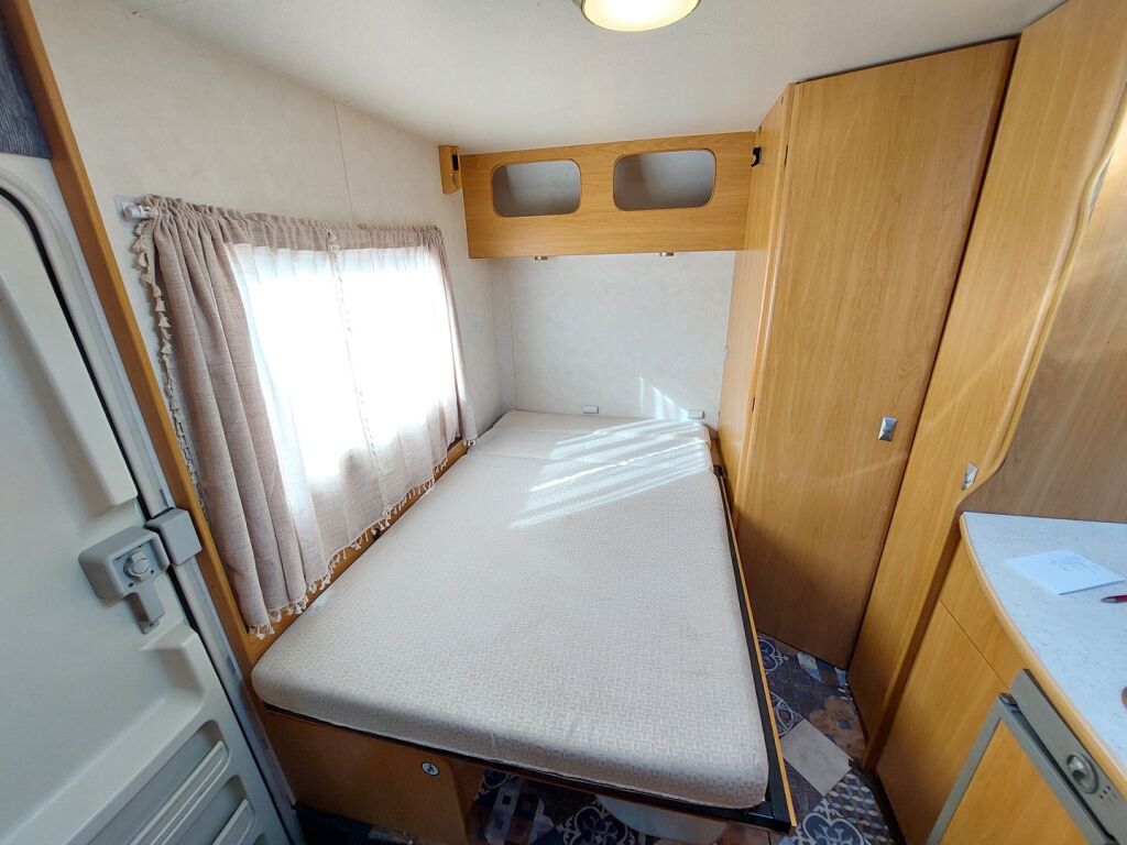 Challenger 100 2004 Valkoinen