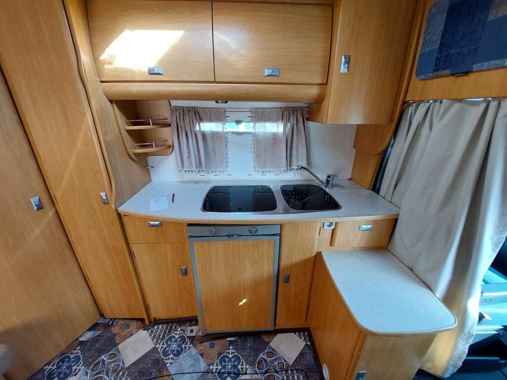 Challenger 100 2004 Valkoinen