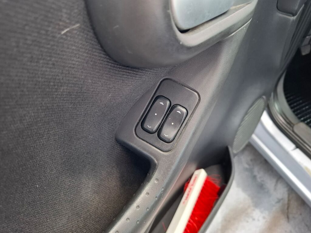 Opel Corsa 2005 Hopea