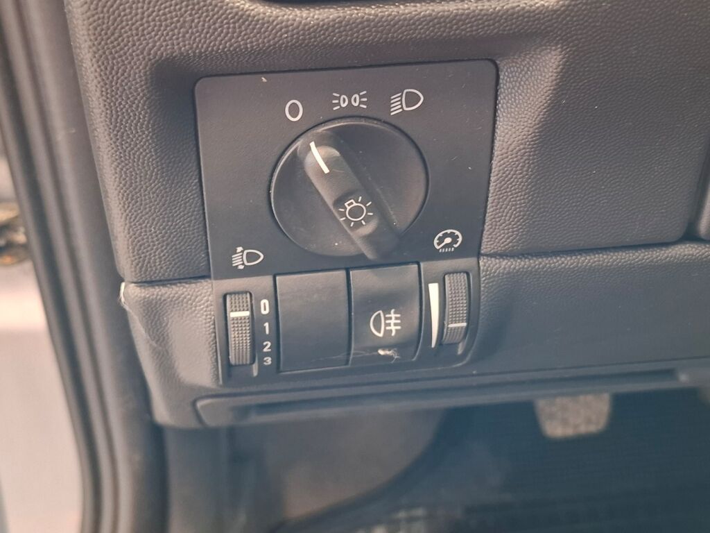 Opel Corsa 2005 Hopea