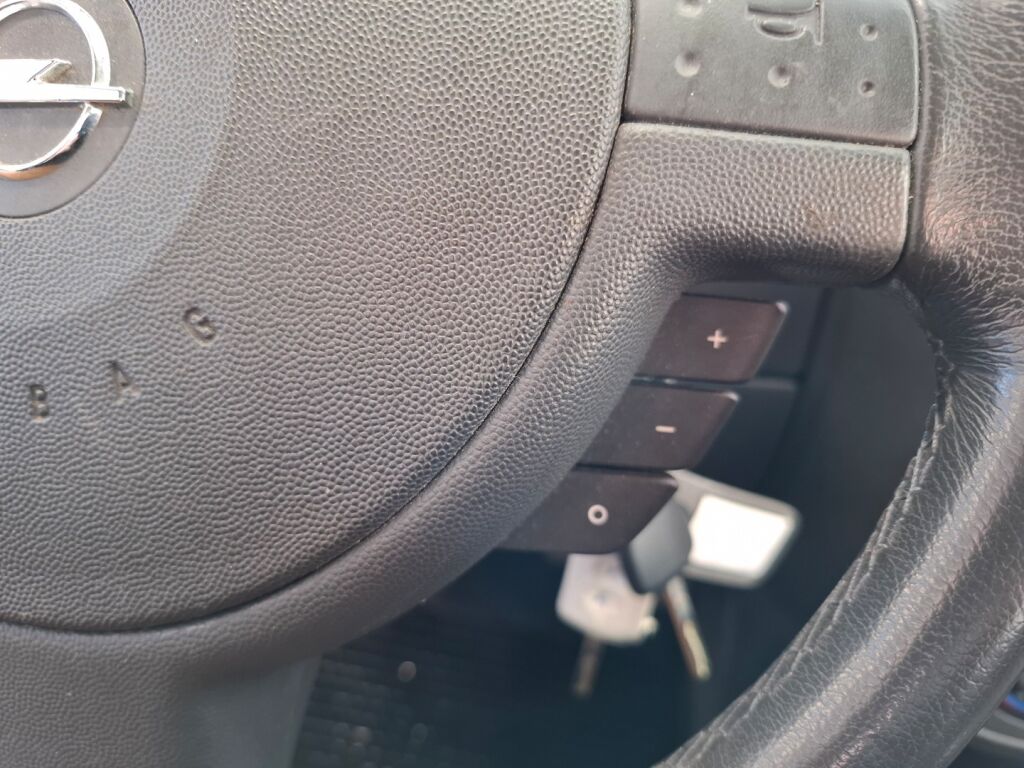 Opel Corsa 2005 Hopea