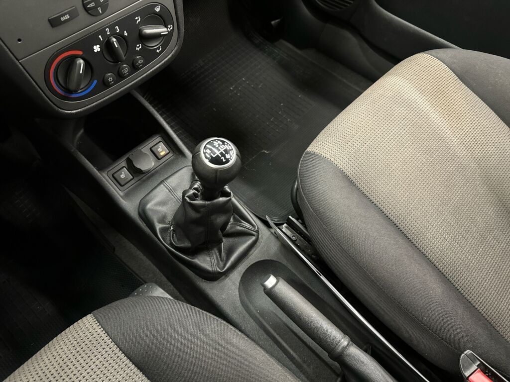 Opel Corsa 2005 Hopea