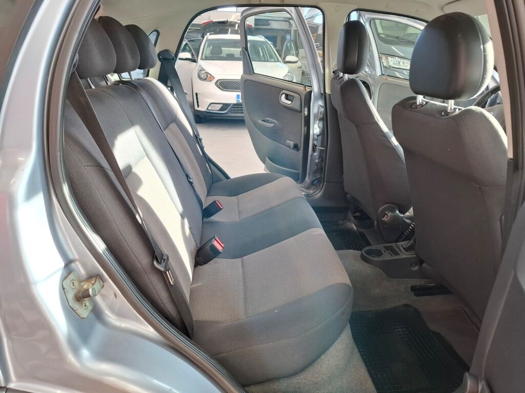 Opel Corsa 2005 Hopea