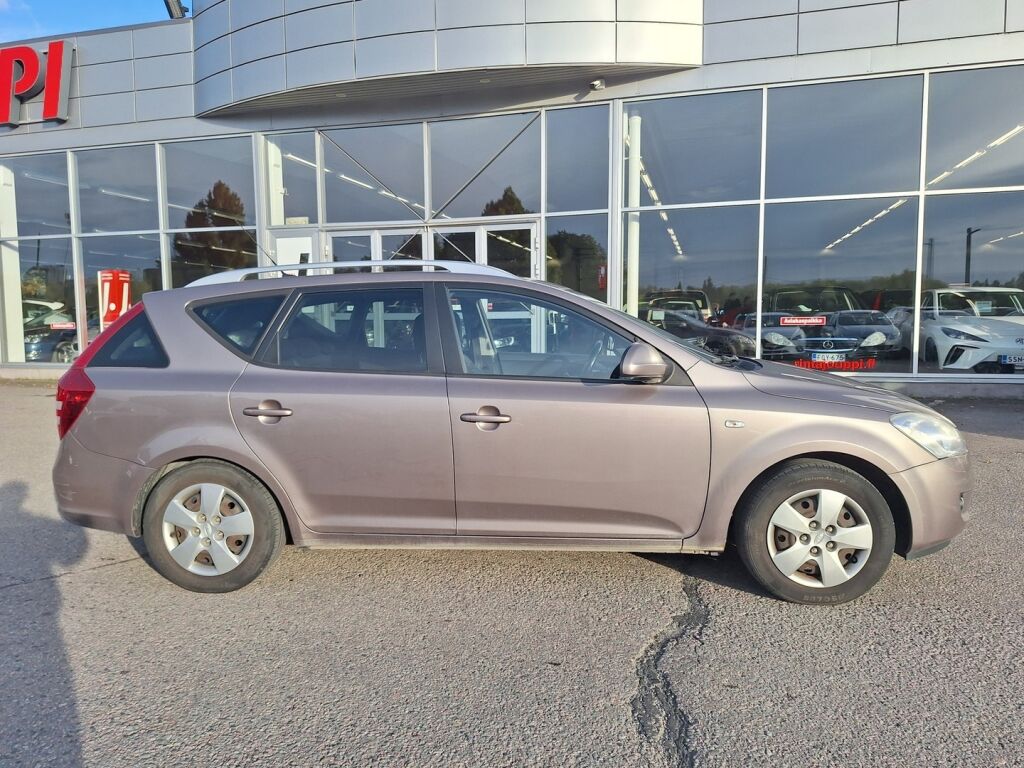 Kia Ceed 2009 Ruskea (beige)