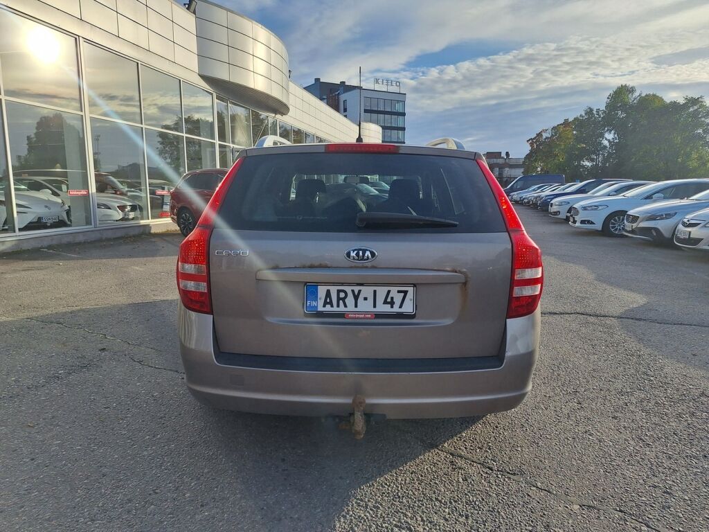 Kia Ceed 2009 Ruskea (beige)