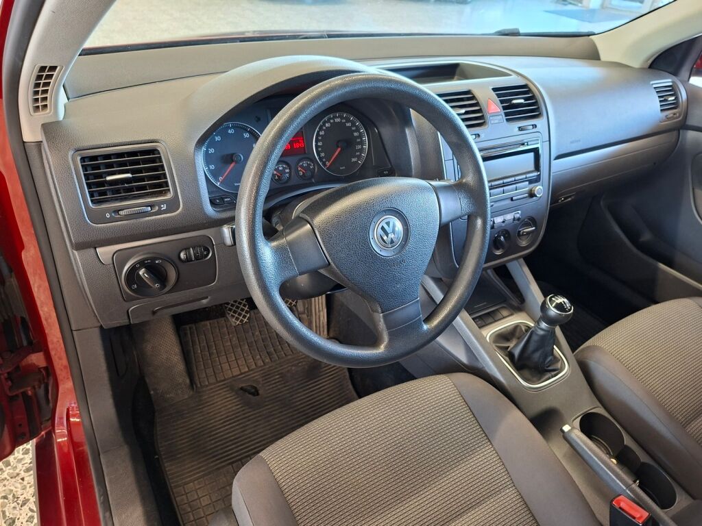 Volkswagen Jetta 2009 Punainen