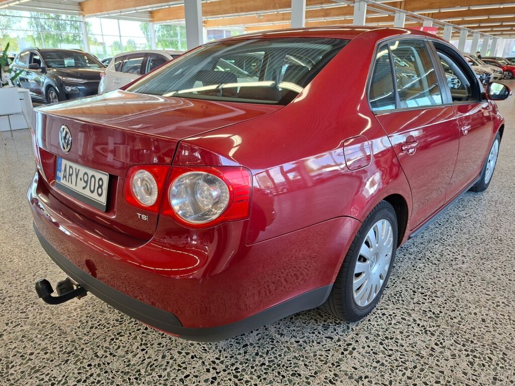 Volkswagen Jetta 2009 Punainen