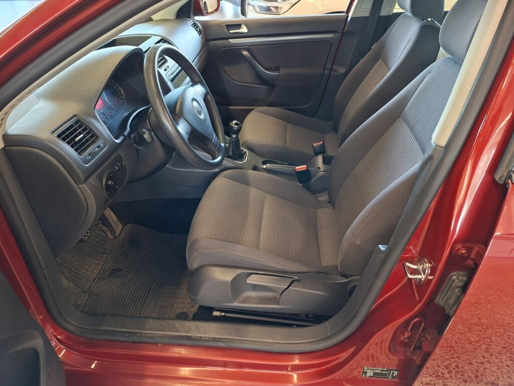 Volkswagen Jetta 2009 Punainen
