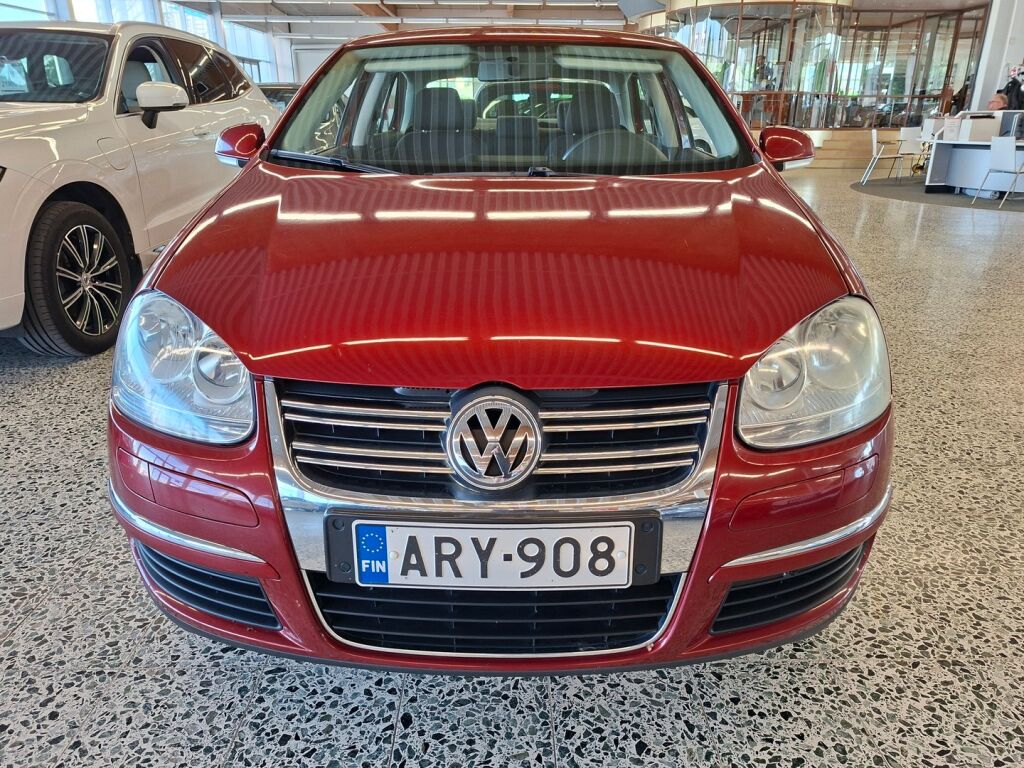Volkswagen Jetta 2009 Punainen