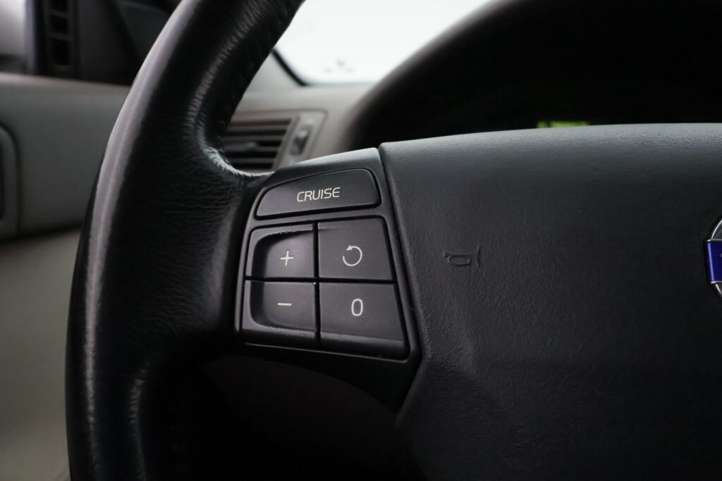 Volvo V50 2004 Harmaa