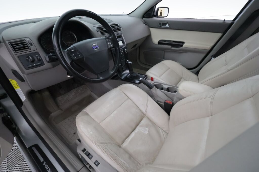 Volvo V50 2004 Harmaa