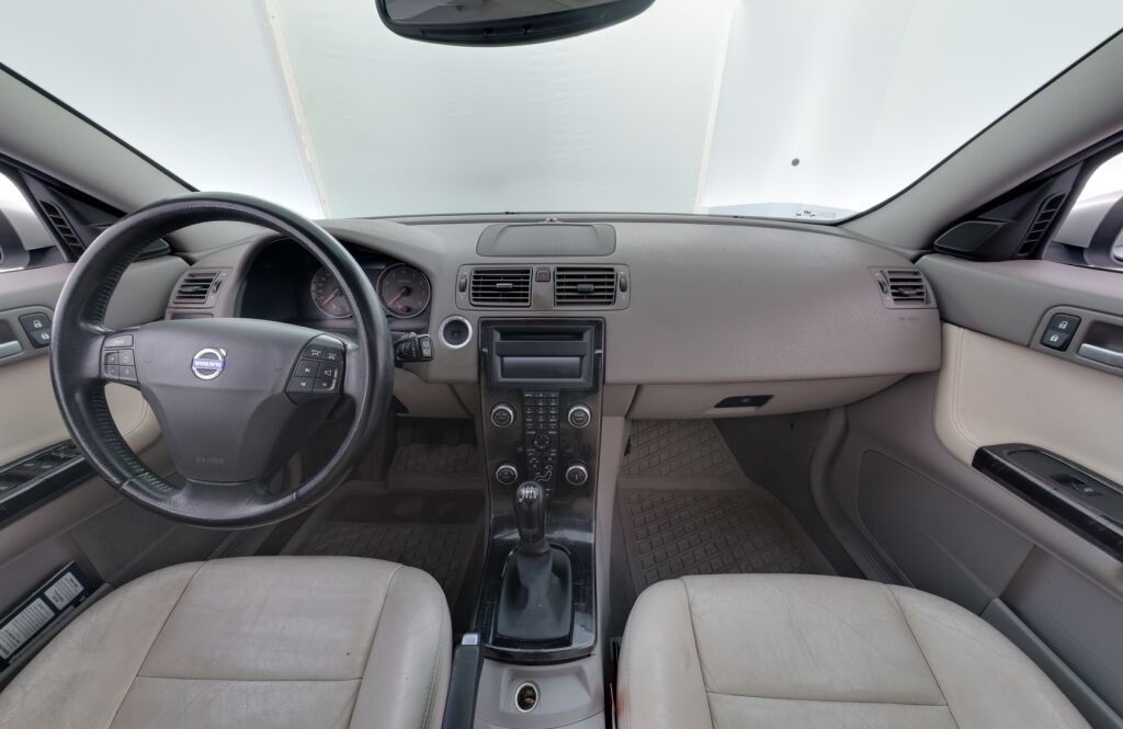 Volvo V50 2004 Harmaa