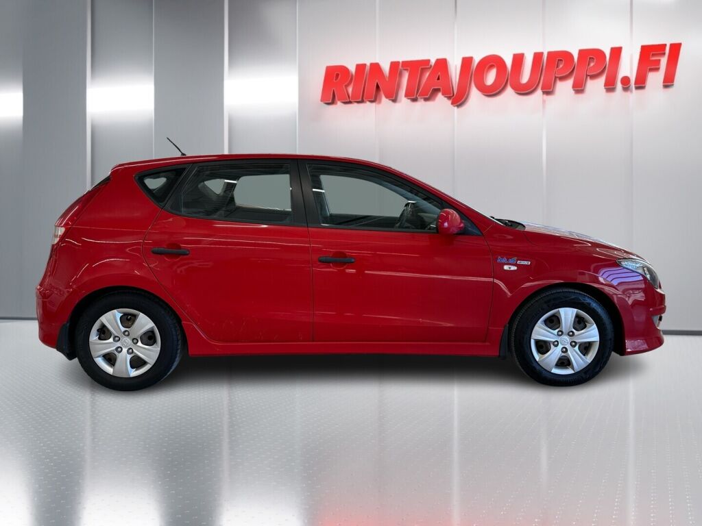 Hyundai i30 2011 Punainen