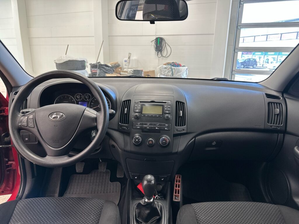 Hyundai i30 2011 Punainen