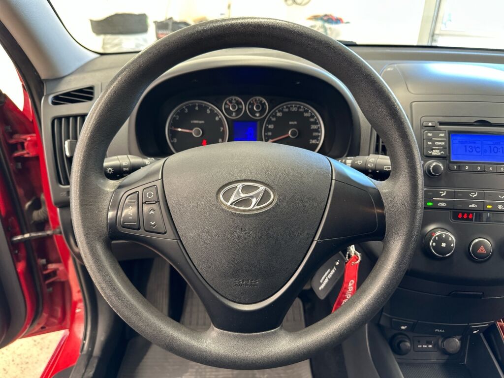 Hyundai i30 2011 Punainen
