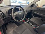Hyundai i30 2011 Punainen