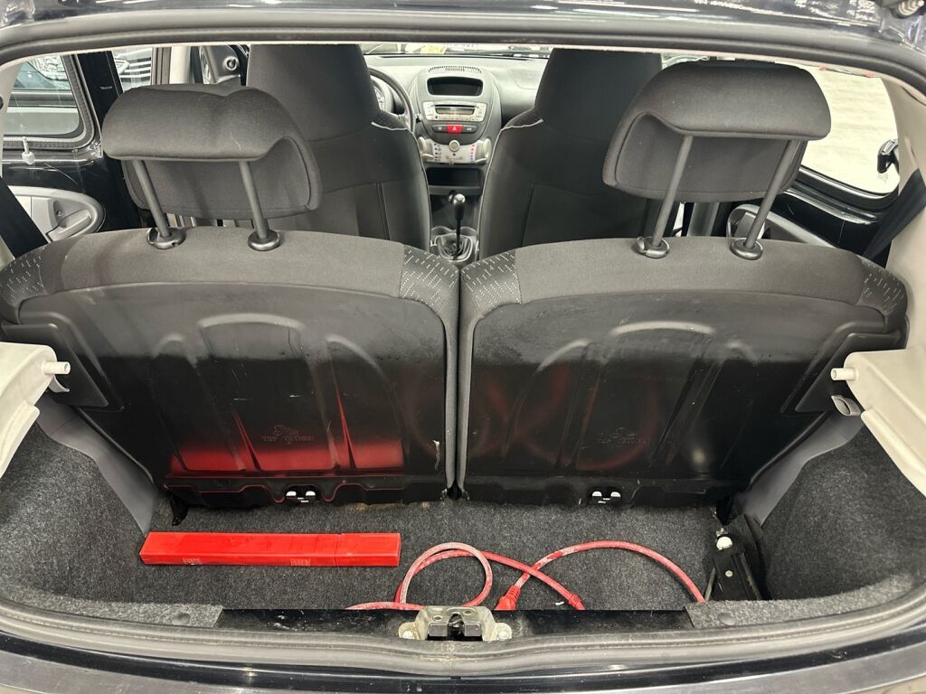 Peugeot 107 2009 Musta