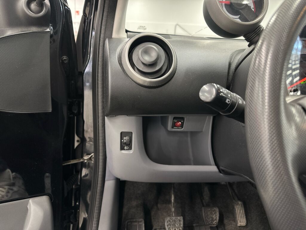 Peugeot 107 2009 Musta