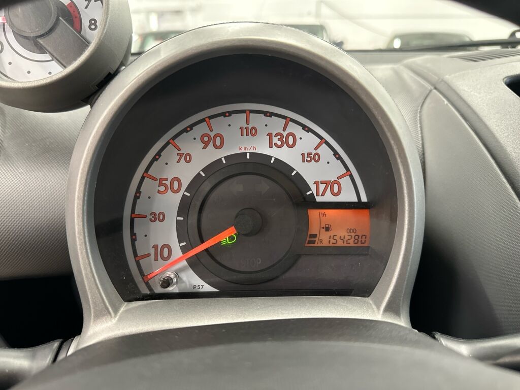 Peugeot 107 2009 Musta