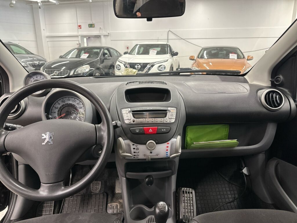 Peugeot 107 2009 Musta