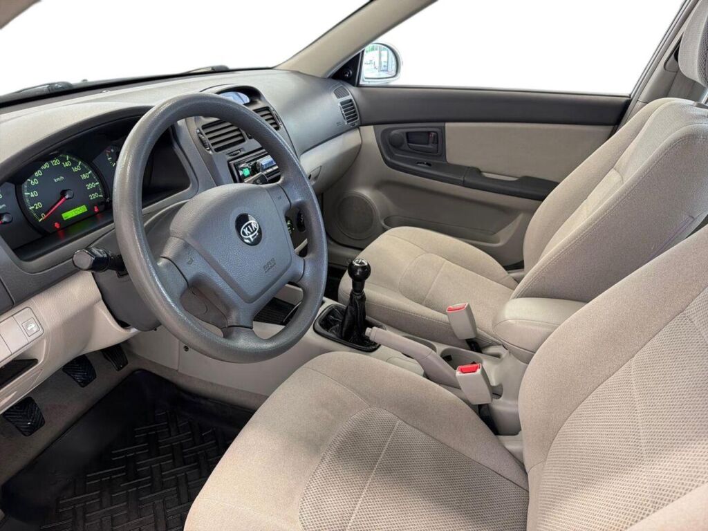 Kia Cerato 2005 Harmaa