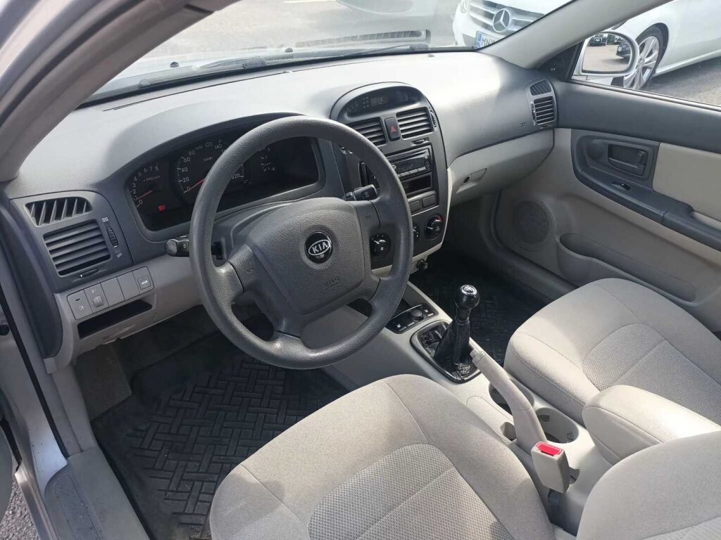 Kia Cerato 2005 Harmaa