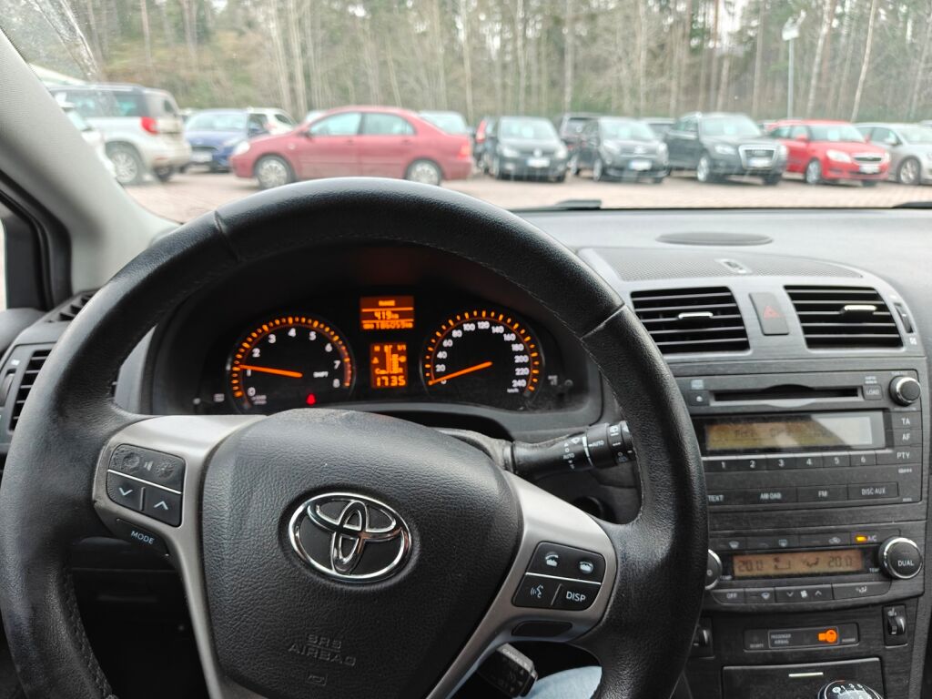 Toyota Avensis 2009 Musta