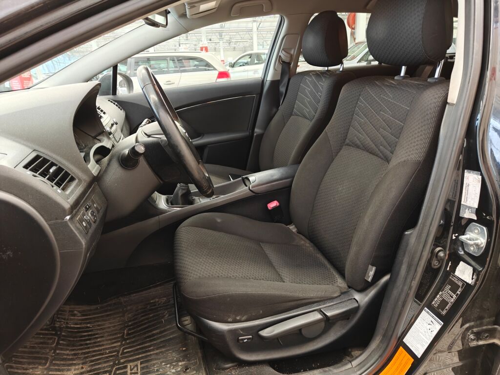 Toyota Avensis 2009 Musta